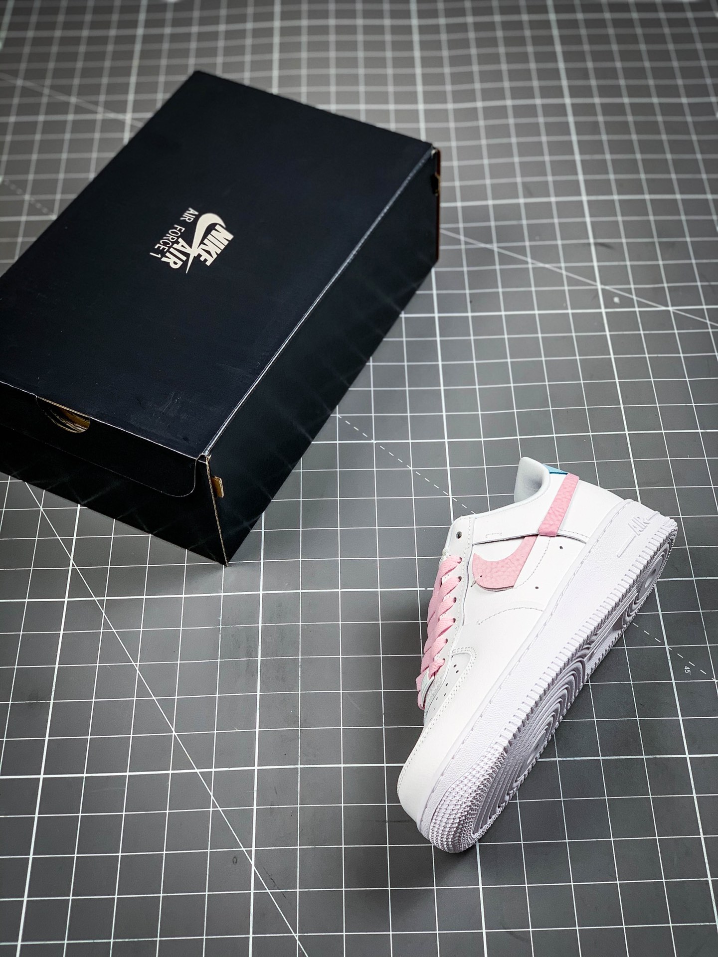 200 Nike Wmns Air Force 1 '07 LX”White/Red/Blue”空军一号经典低帮百搭休闲运动板鞋 DC1164-101