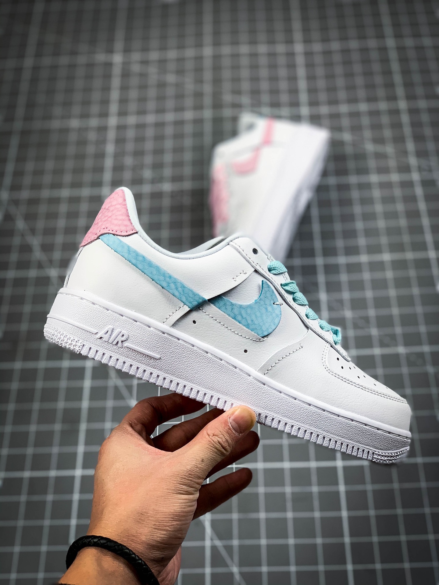200 Nike Wmns Air Force 1 '07 LX”White/Red/Blue”空军一号经典低帮百搭休闲运动板鞋 DC1164-101
