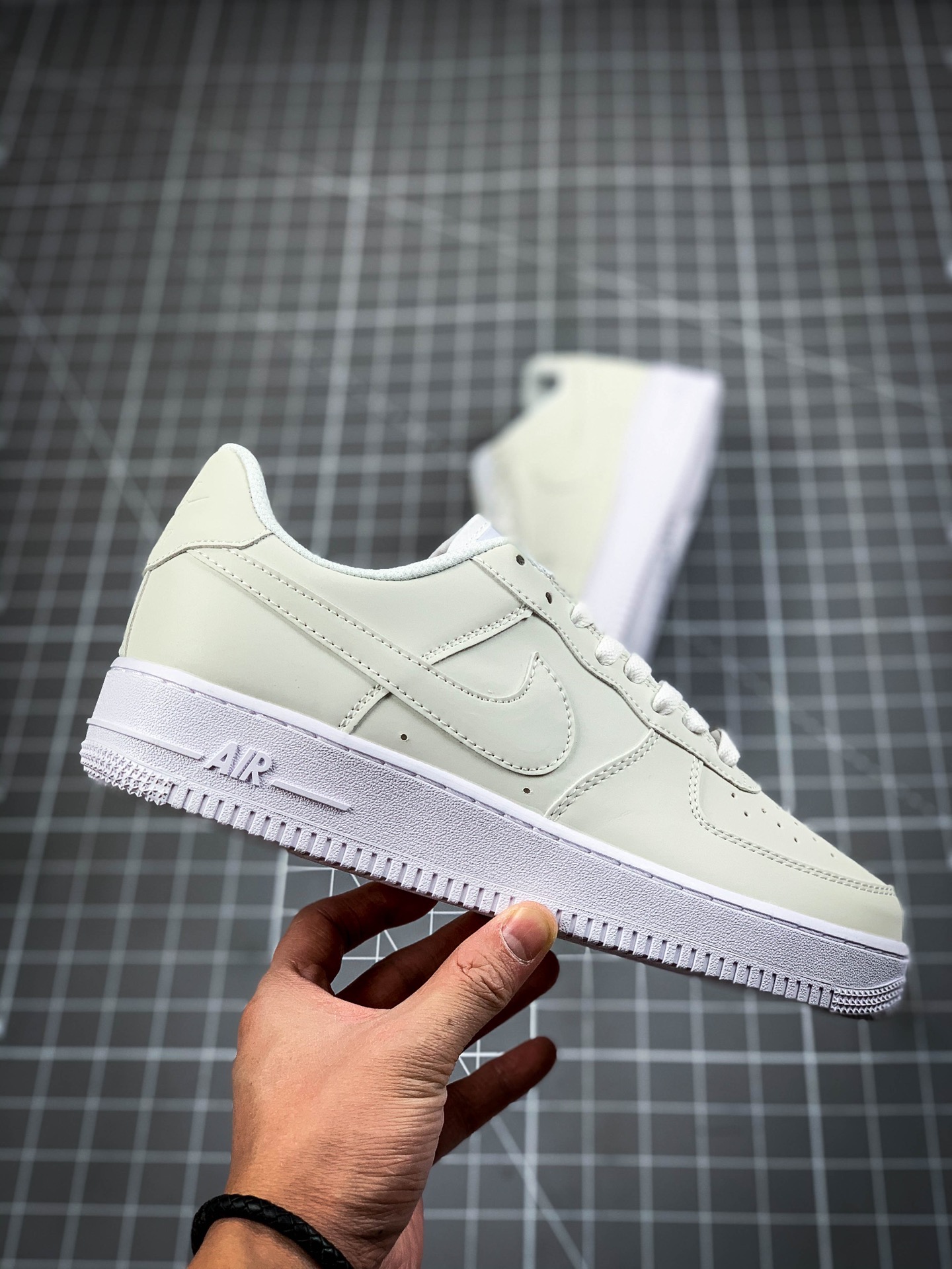 200 新配色 耐克/NIKE AIR FORCE 1 ’07 耐克空军一号低帮板鞋  3M反光  DC2082-100