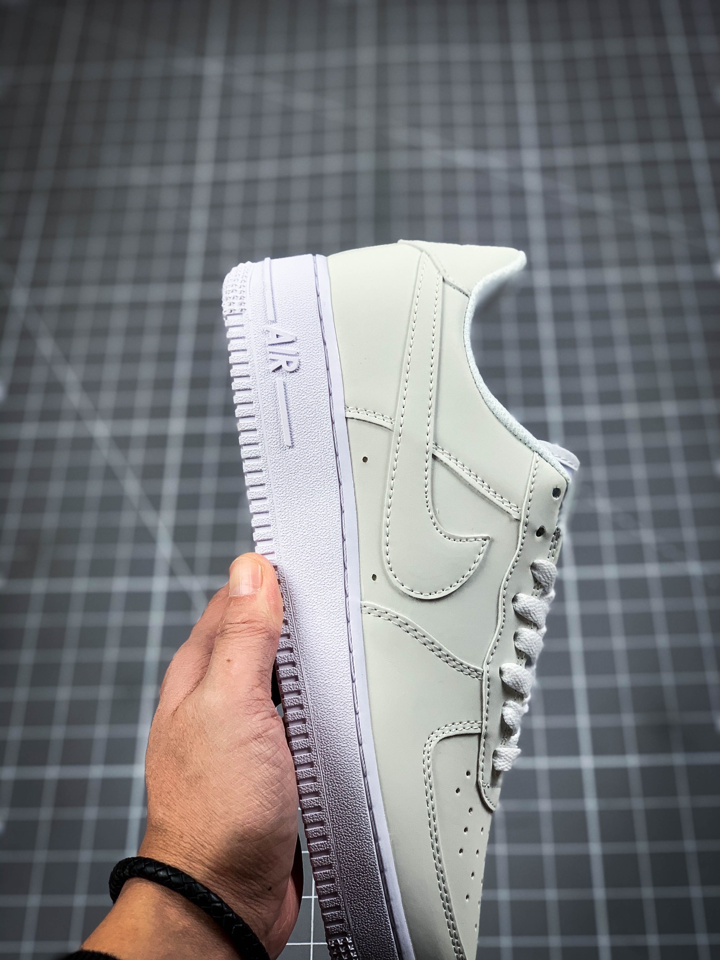 200 新配色 耐克/NIKE AIR FORCE 1 ’07 耐克空军一号低帮板鞋  3M反光  DC2082-100