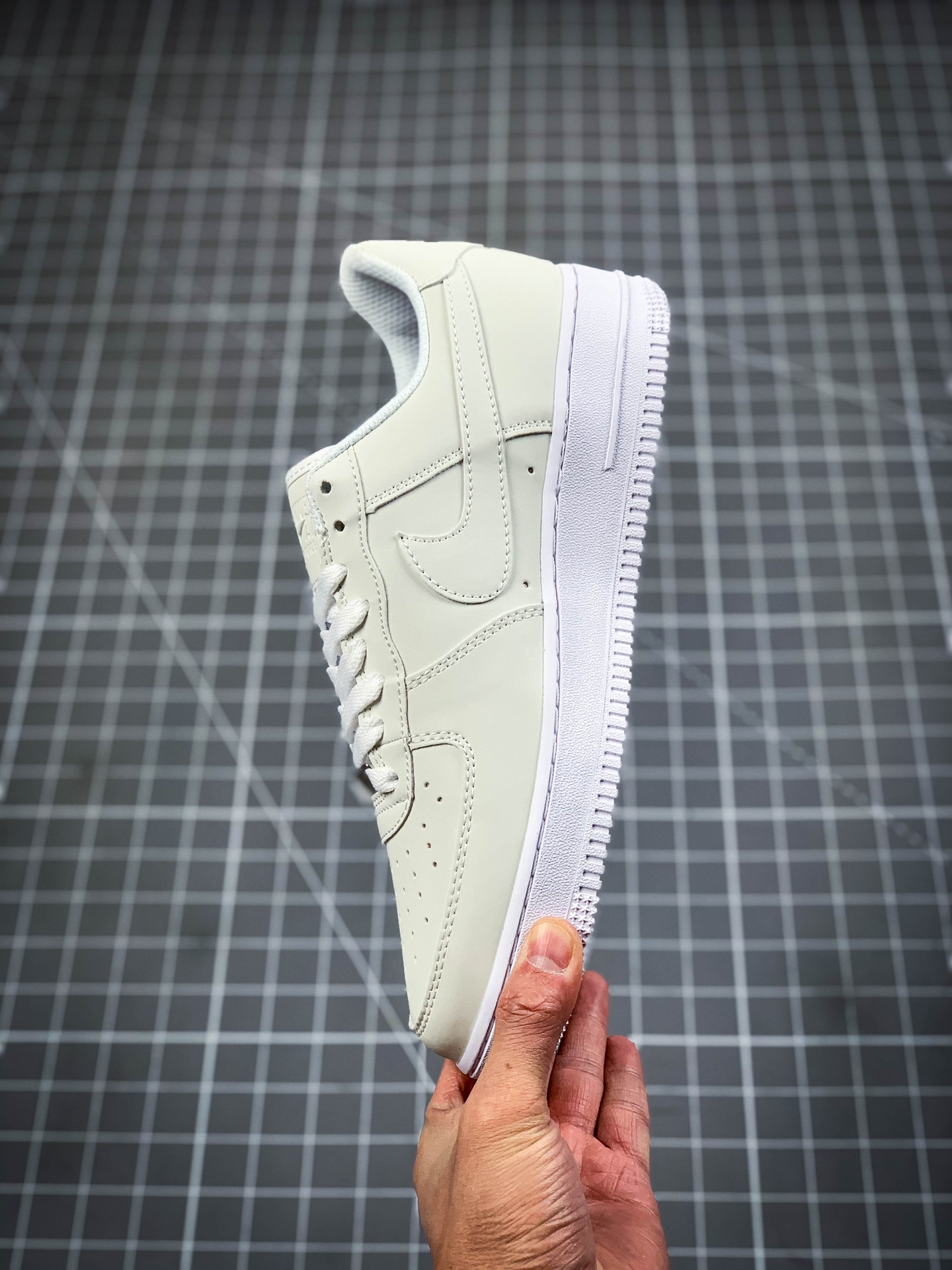200 新配色 耐克/NIKE AIR FORCE 1 ’07 耐克空军一号低帮板鞋  3M反光  DC2082-100