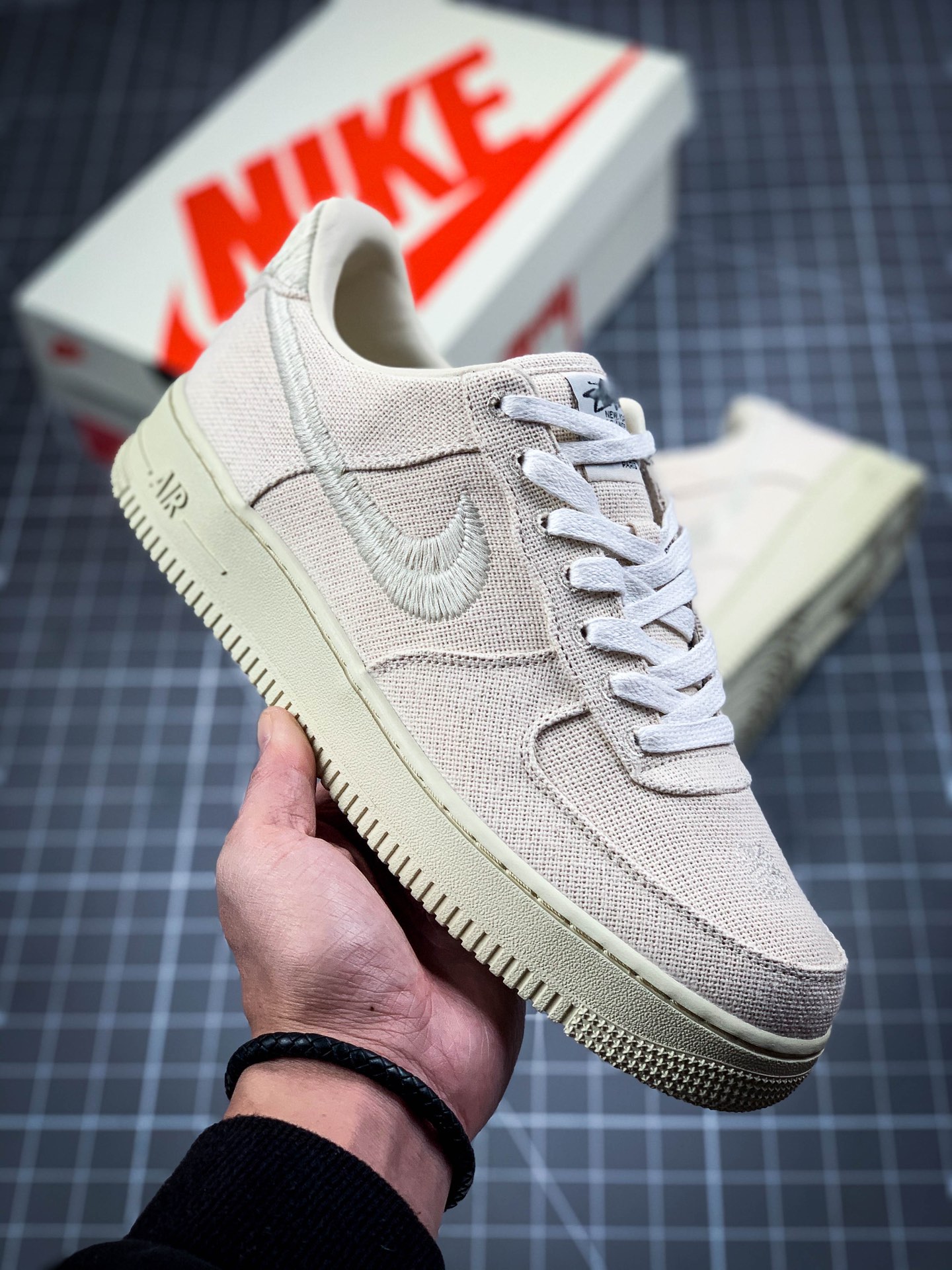 400 Stussy x Air Force 1 ’07 ”White Cool” 斯图西联名空军 “白麻布电绣钩子”CZ9084-001