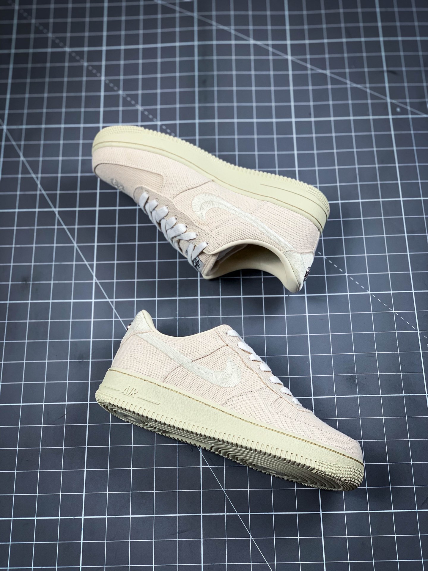 400 Stussy x Air Force 1 '07 ”White Cool” 斯图西联名空军 “白麻布电绣钩子”CZ9084-001