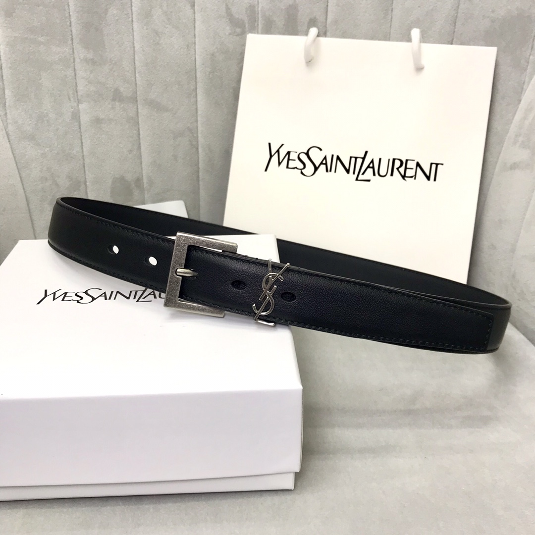 YvesSaintLaurent伊夫