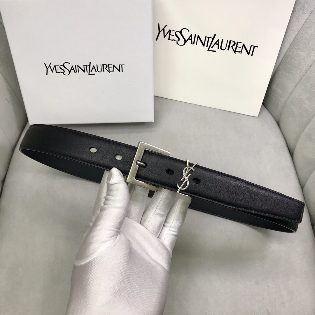 YvesSaintLaurent伊夫