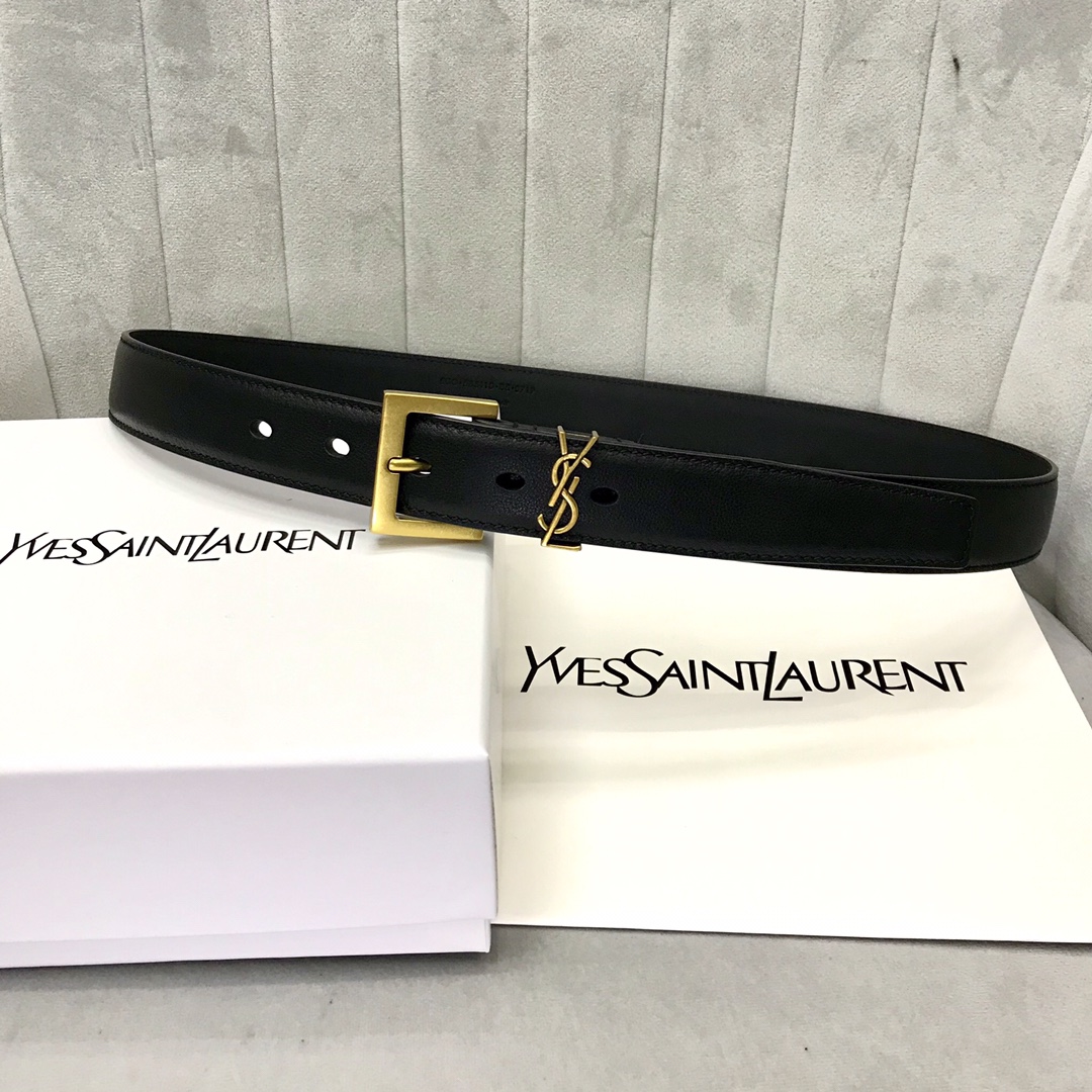 YvesSaintLaurent伊夫