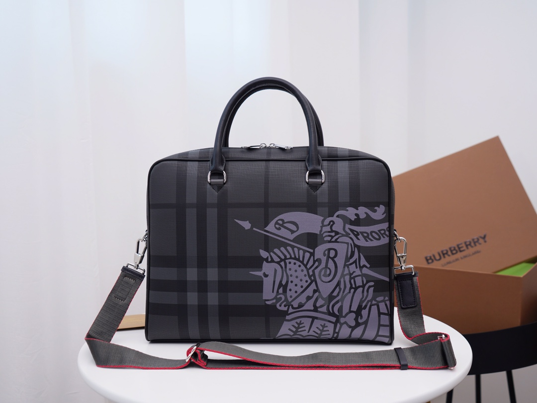 Burberry 新款 〰