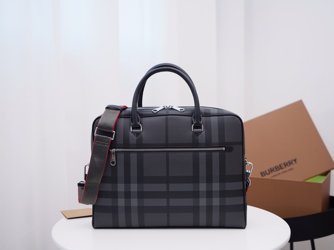 Burberry 新款 〰