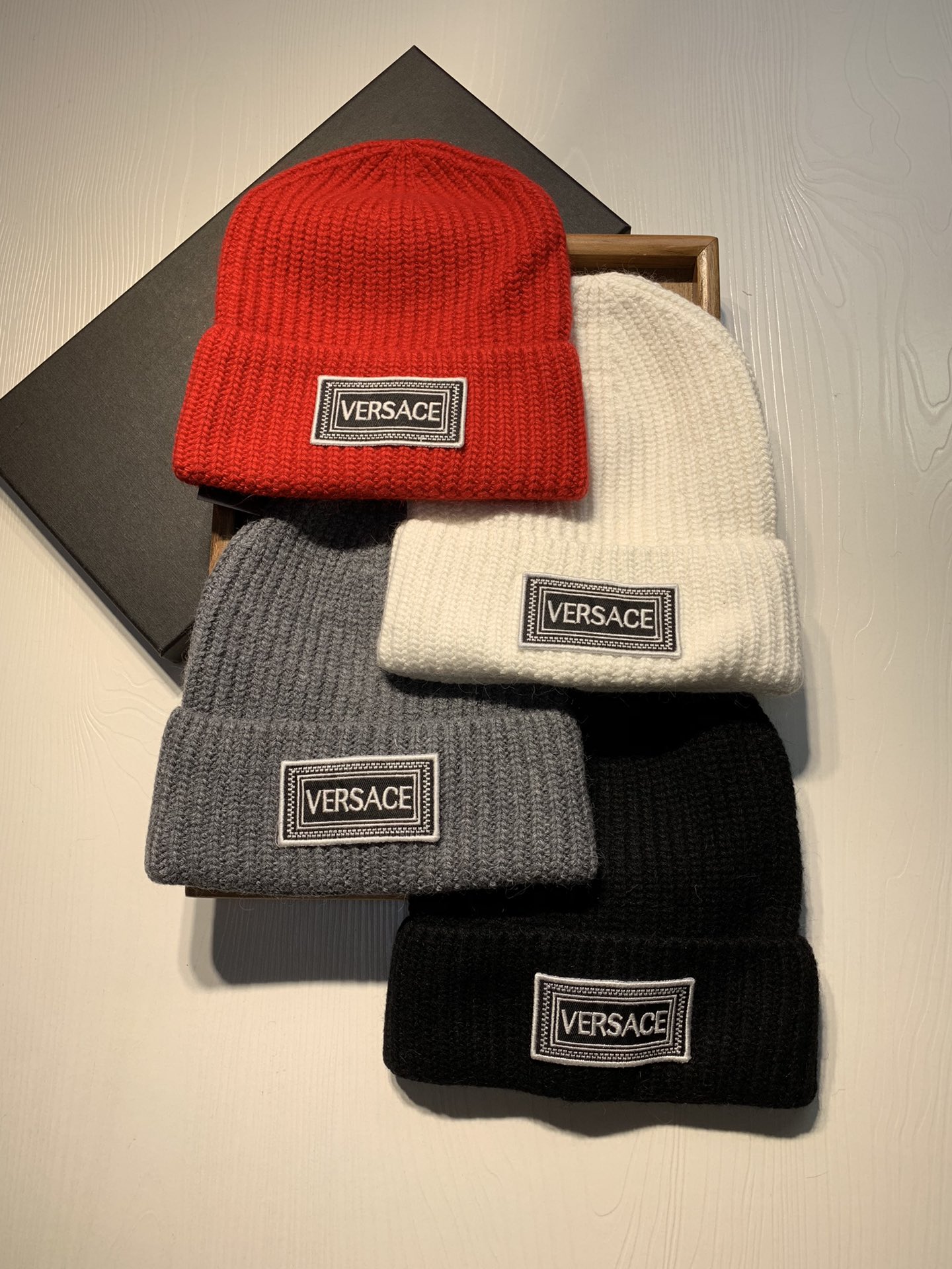 🌹。范思哲。 【羊毛单帽】客供小羊毛！珍贵典藏的灵魂帽子！客供色纱.每个颜色都非常好看！经典！手感软腻.