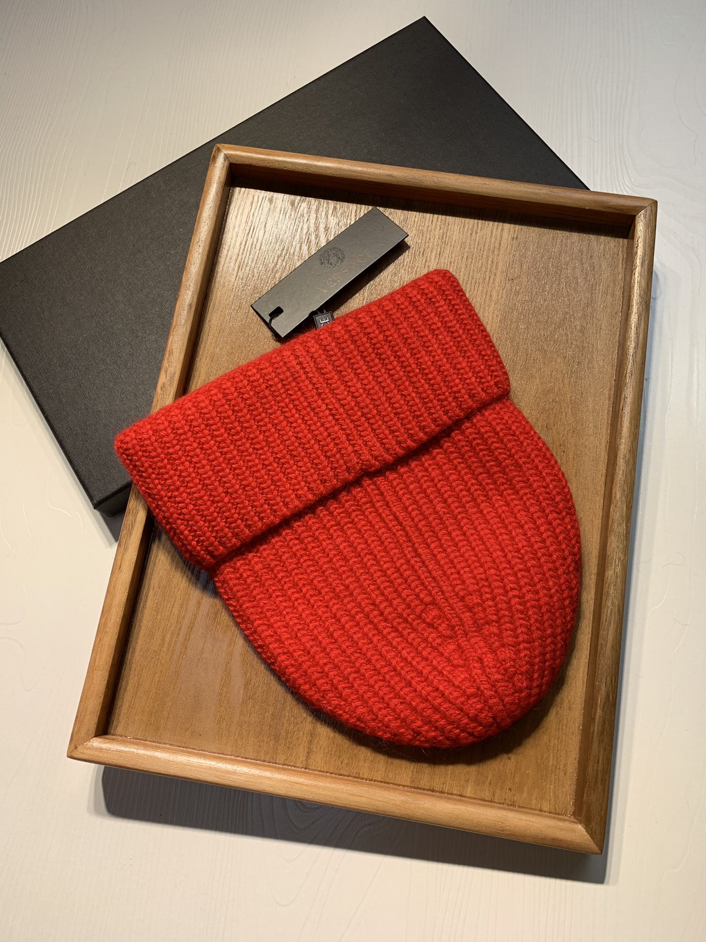 🌹。范思哲。 【羊毛单帽】客供小羊毛！珍贵典藏的灵魂帽子！客供色纱.每个颜色都非常好看！经典！手感软腻.