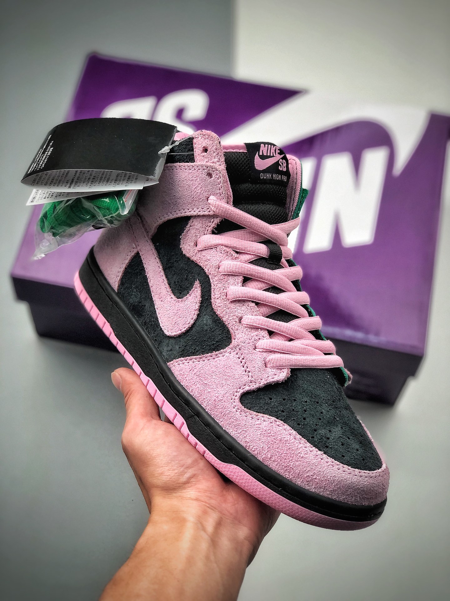 Nike SB Dunk High "Invert Celtics" inverted black pink color blocking contrasting splicing yin-yang, Celtics, Wang Yibo…