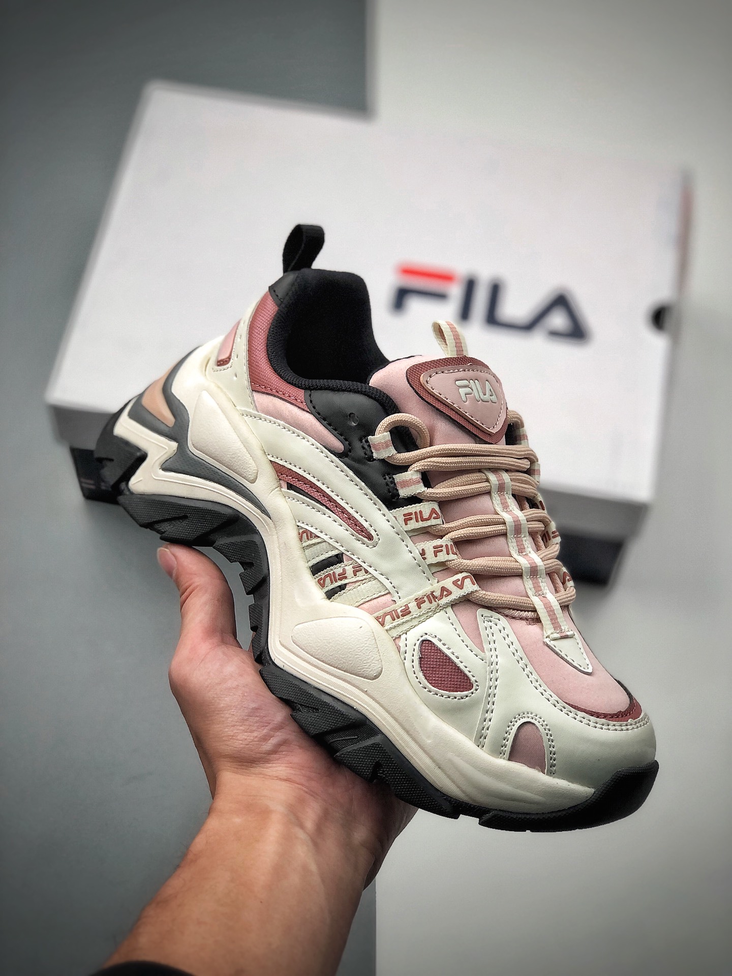 180  公司级 斐乐/FILA FUSION SWARM复古潮牌跑鞋