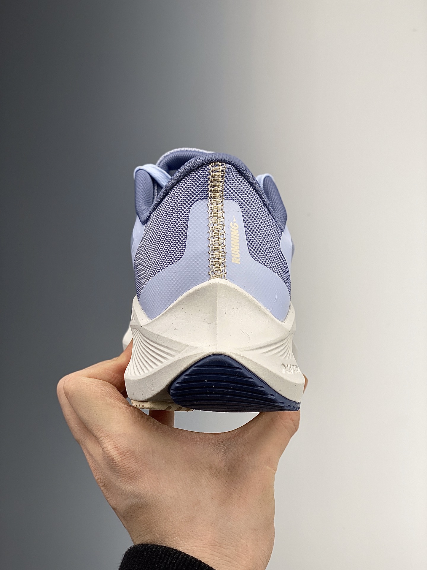 170  Nike Air Zoom Winflo W7代 网面透气 训练跑步鞋 CJ0302-007
