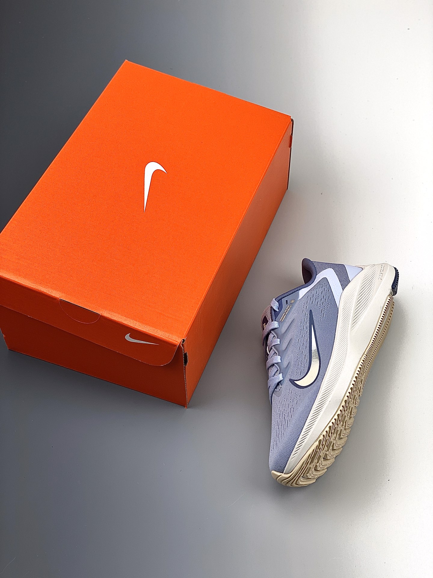 170  Nike Air Zoom Winflo W7代 网面透气 训练跑步鞋 CJ0302-007