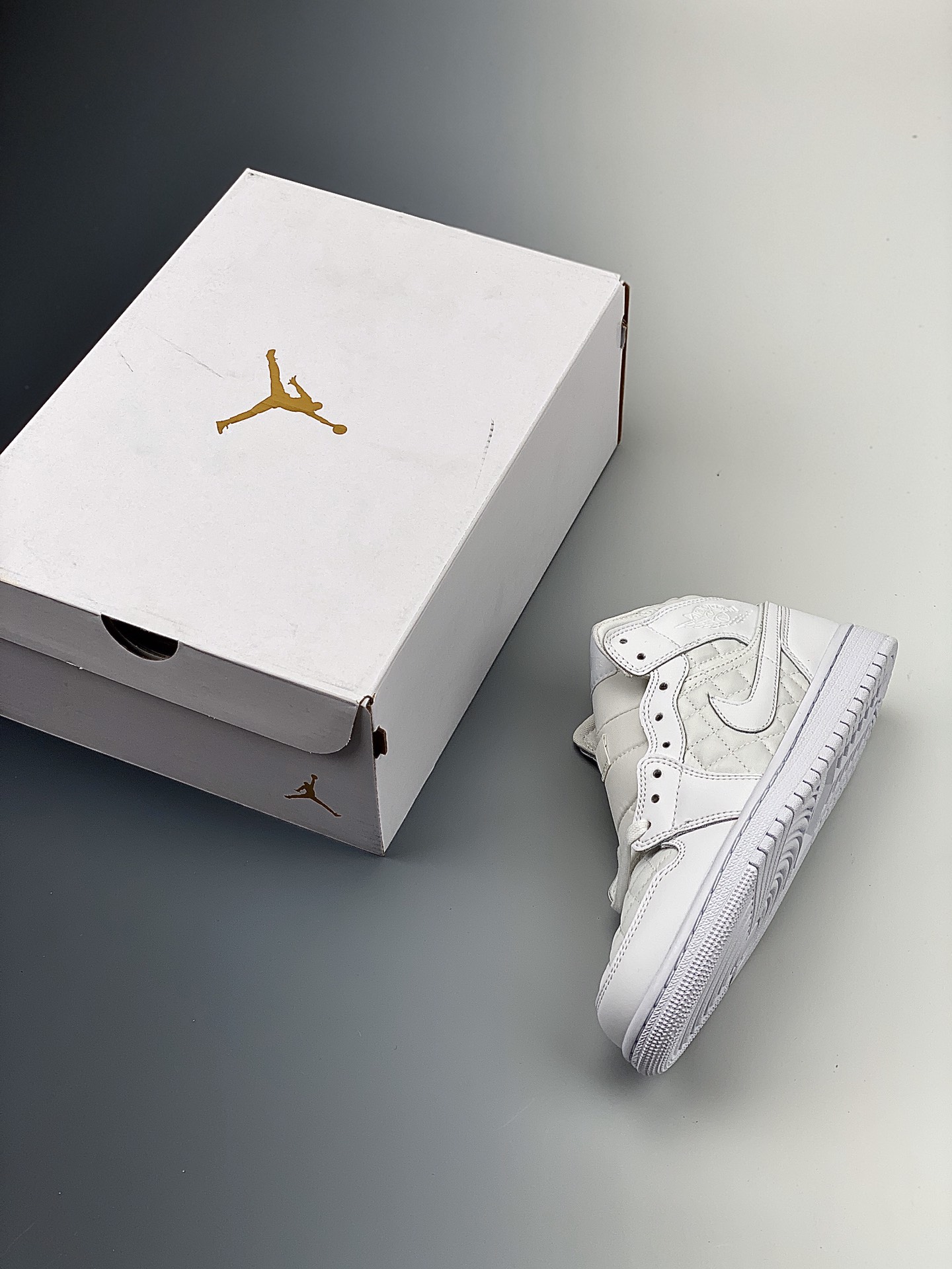 260  Air Jordan 1 Mid AJ1乔1中帮文化篮球鞋  DB6078-100