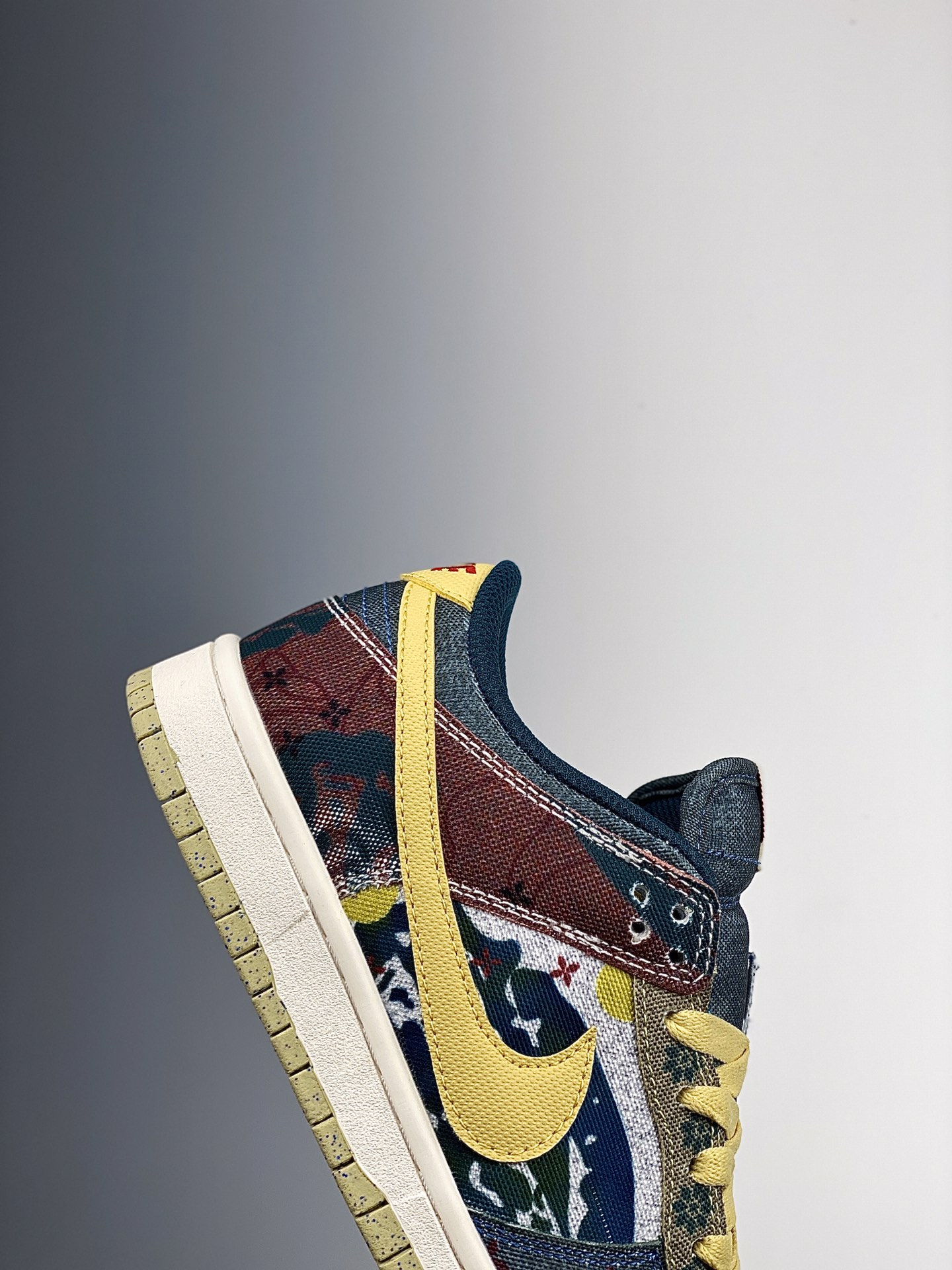 220   水洗牛仔 Nike Dunk SB Low“Community Garden” CZ9747-900