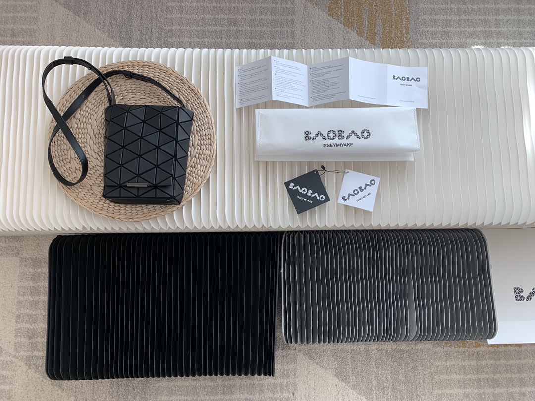 三宅一生｜ISSEY MIYAKE 翻盖水晶包BB03-AG282