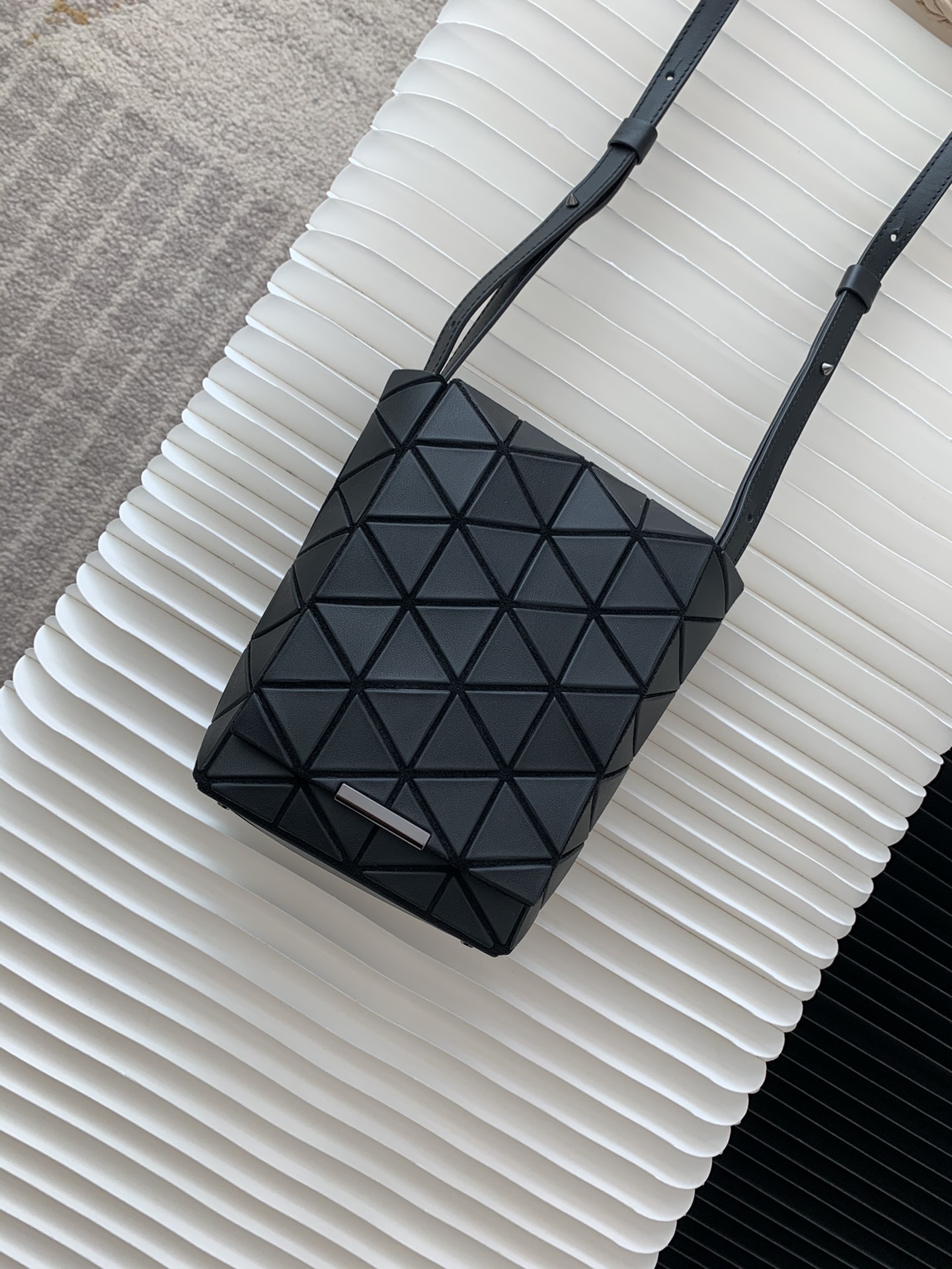 三宅一生｜ISSEY MIYAKE 翻盖水晶包BB03-AG282