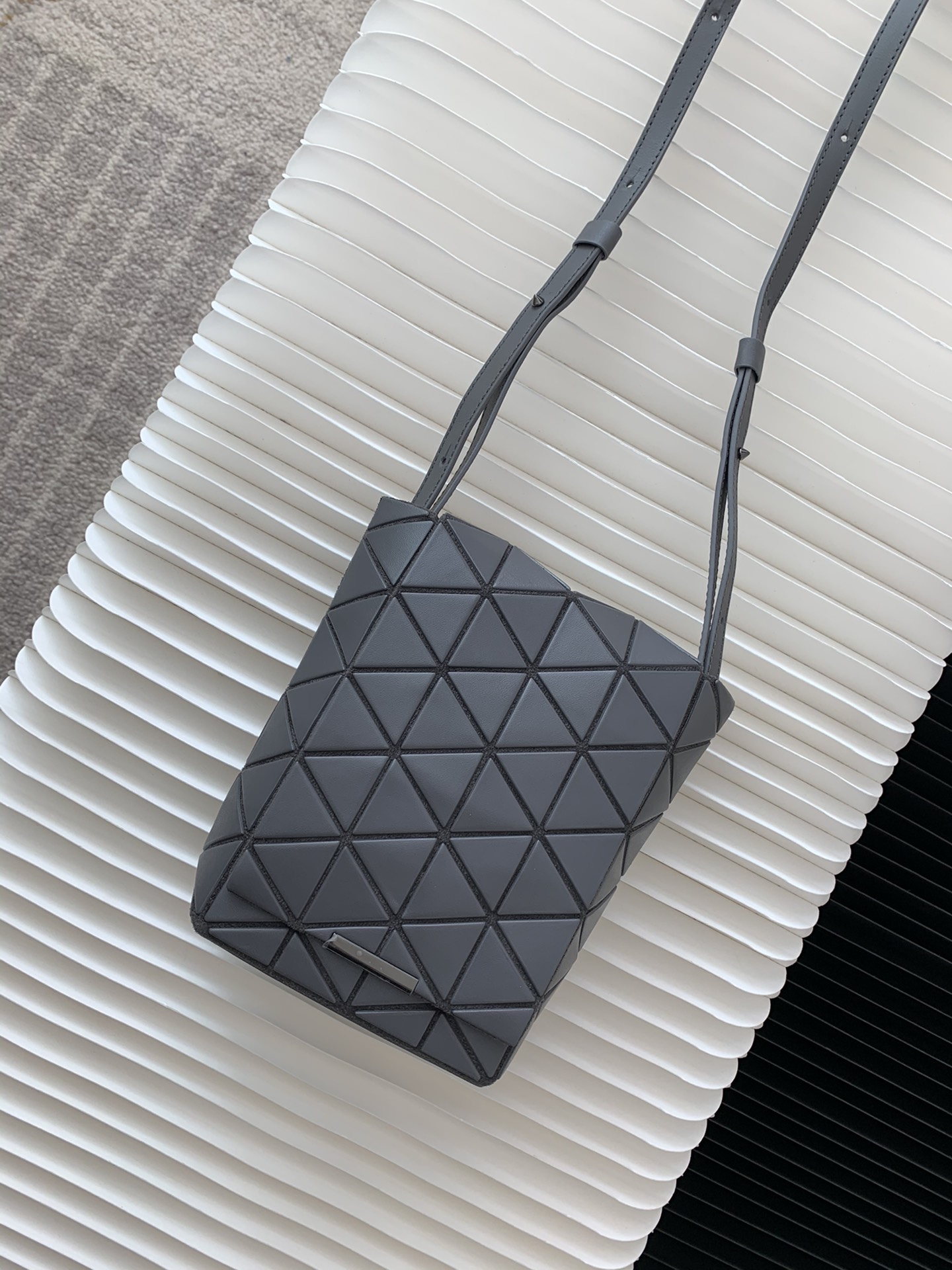 三宅一生｜ISSEY MIYAKE 翻盖水晶包BB03-AG282