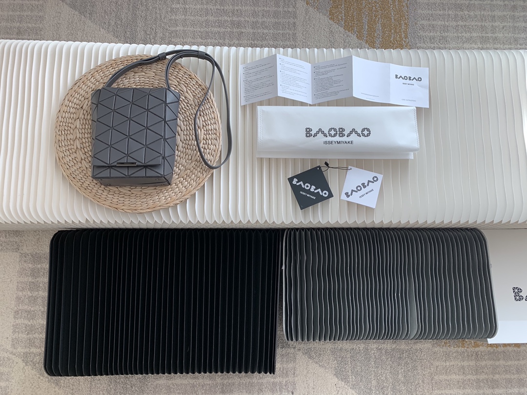 三宅一生｜ISSEY MIYAKE 翻盖水晶包BB03-AG282