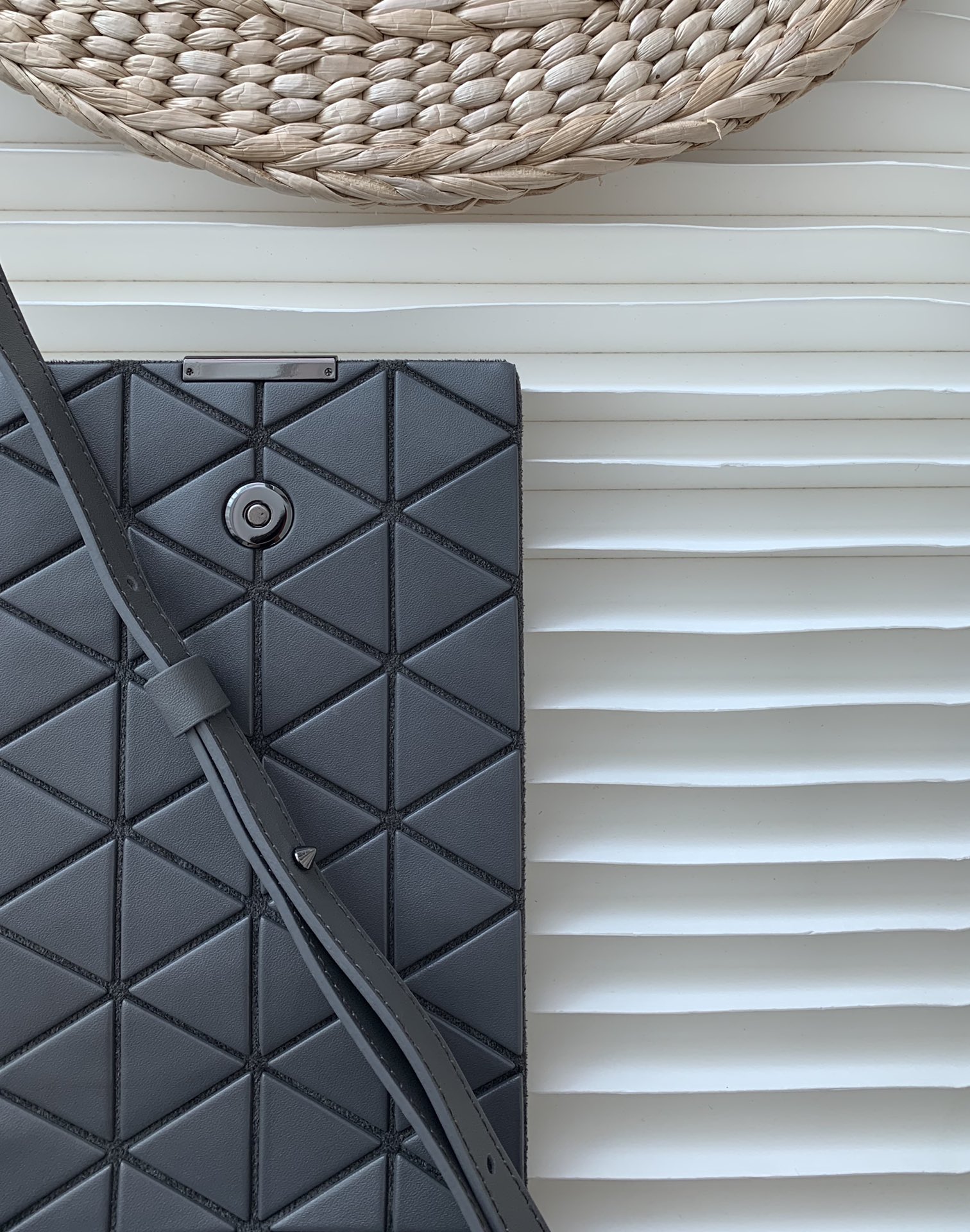 三宅一生｜ISSEY MIYAKE 翻盖水晶包BB03-AG282