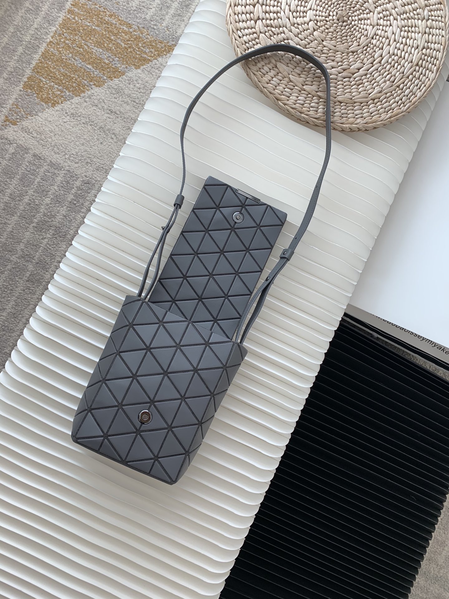 三宅一生｜ISSEY MIYAKE 翻盖水晶包BB03-AG282