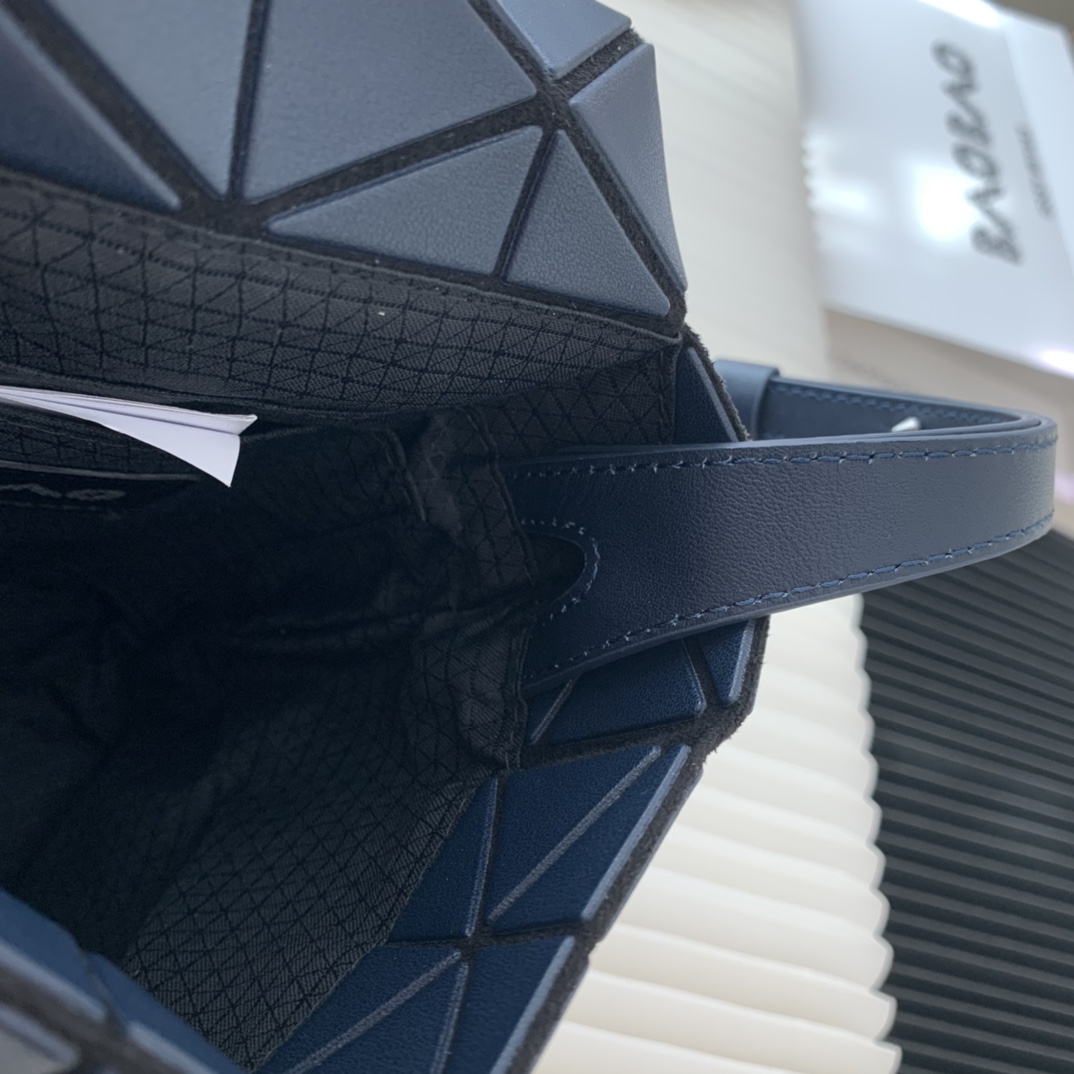 三宅一生｜ISSEY MIYAKE 翻盖水晶包BB03-AG282