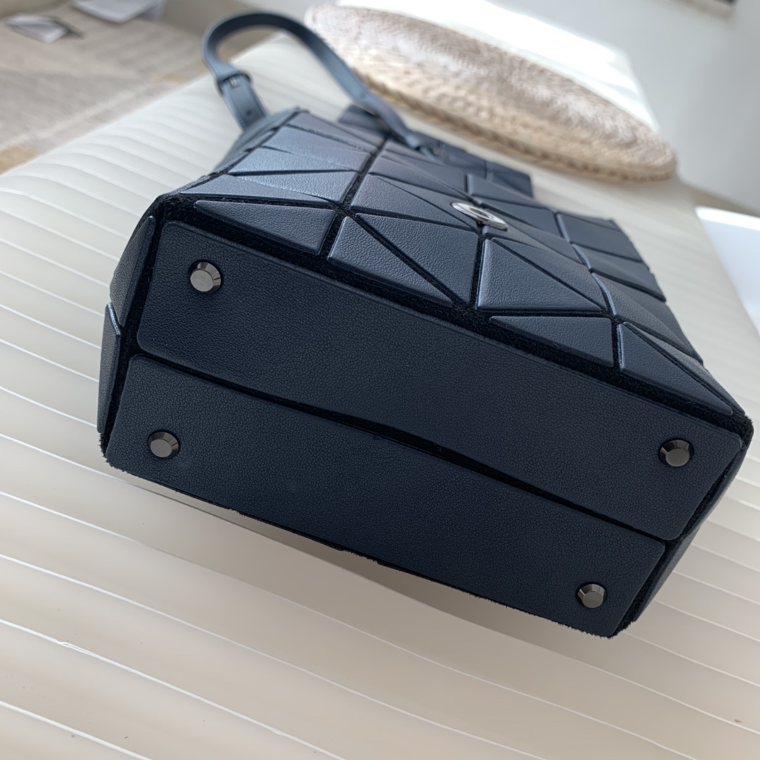 三宅一生｜ISSEY MIYAKE 翻盖水晶包BB03-AG282