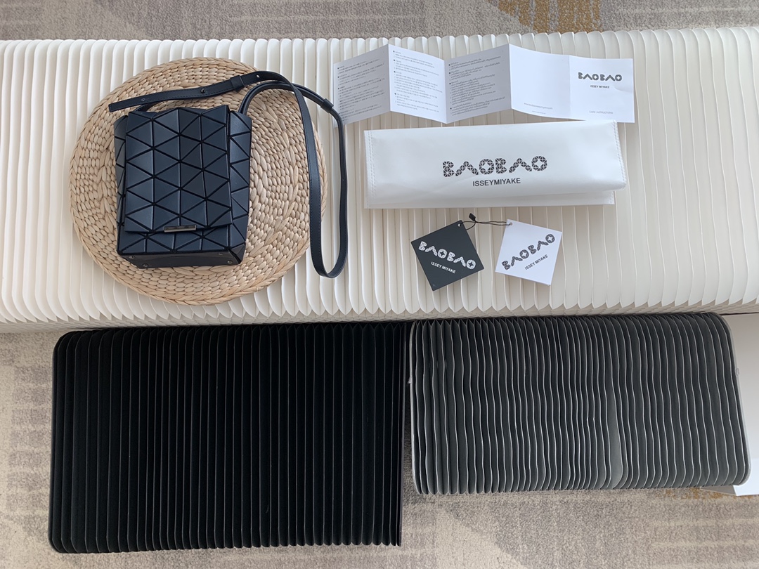 三宅一生｜ISSEY MIYAKE 翻盖水晶包BB03-AG282