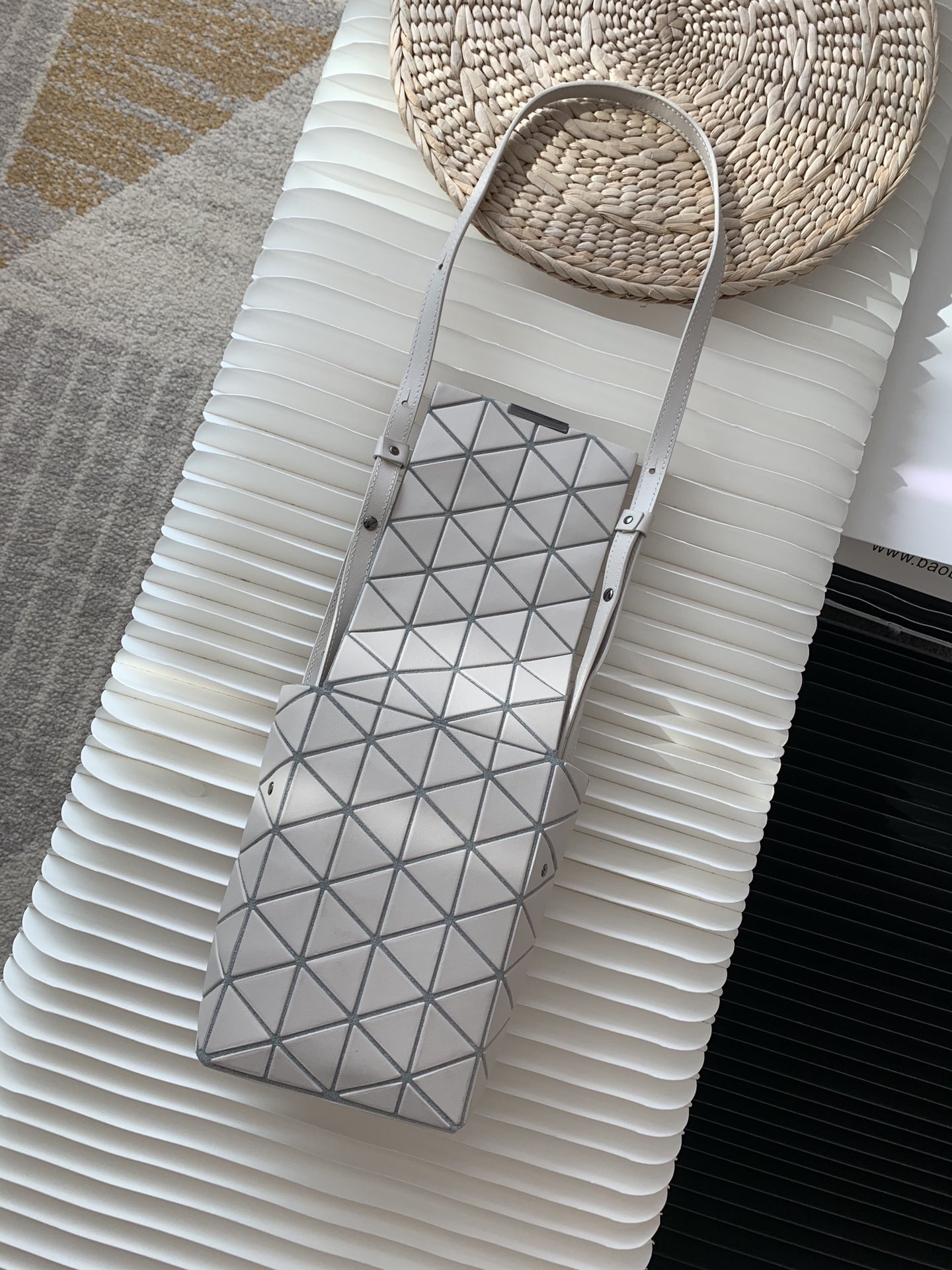 三宅一生｜ISSEY MIYAKE 翻盖水晶包BB03-AG282