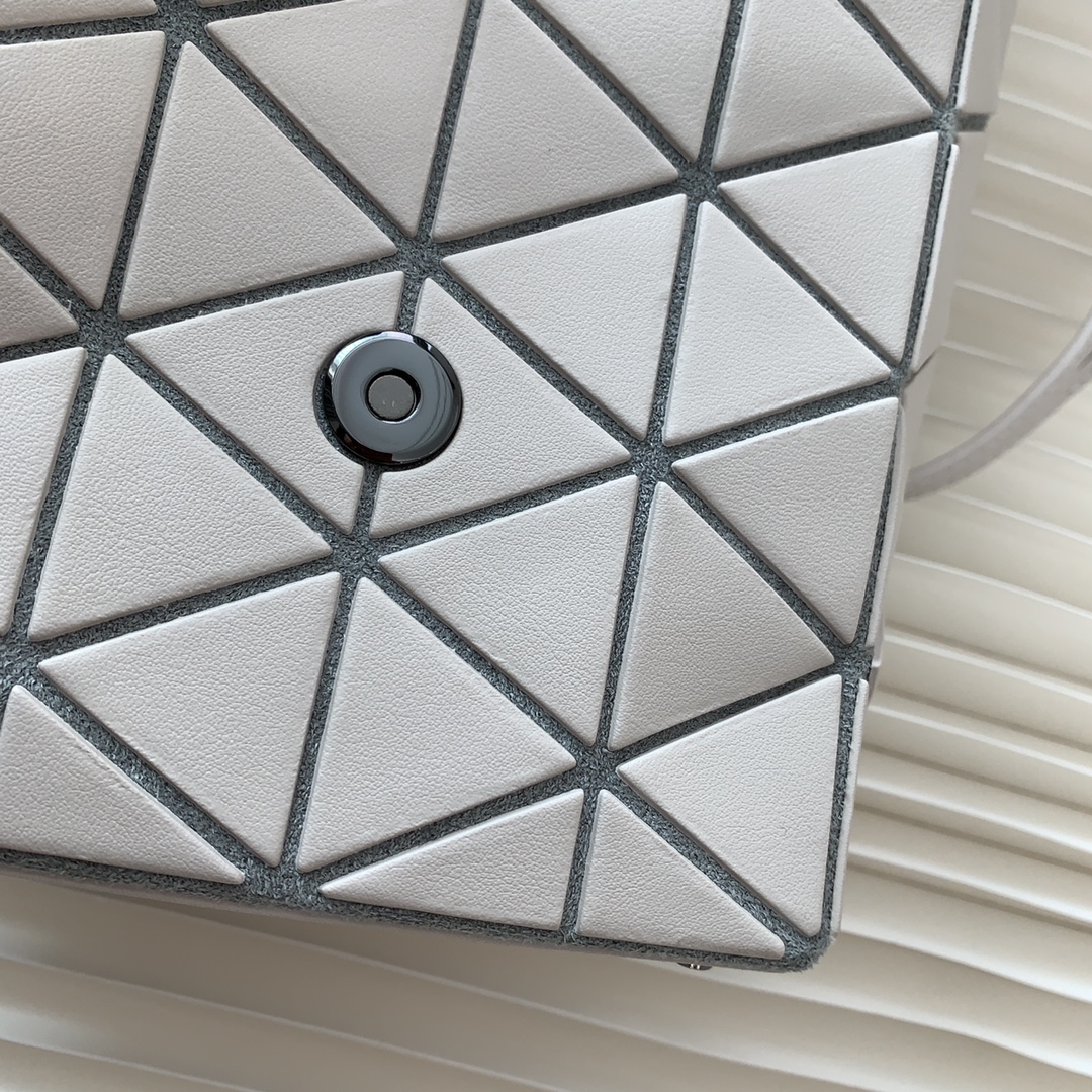 三宅一生｜ISSEY MIYAKE 翻盖水晶包BB03-AG282