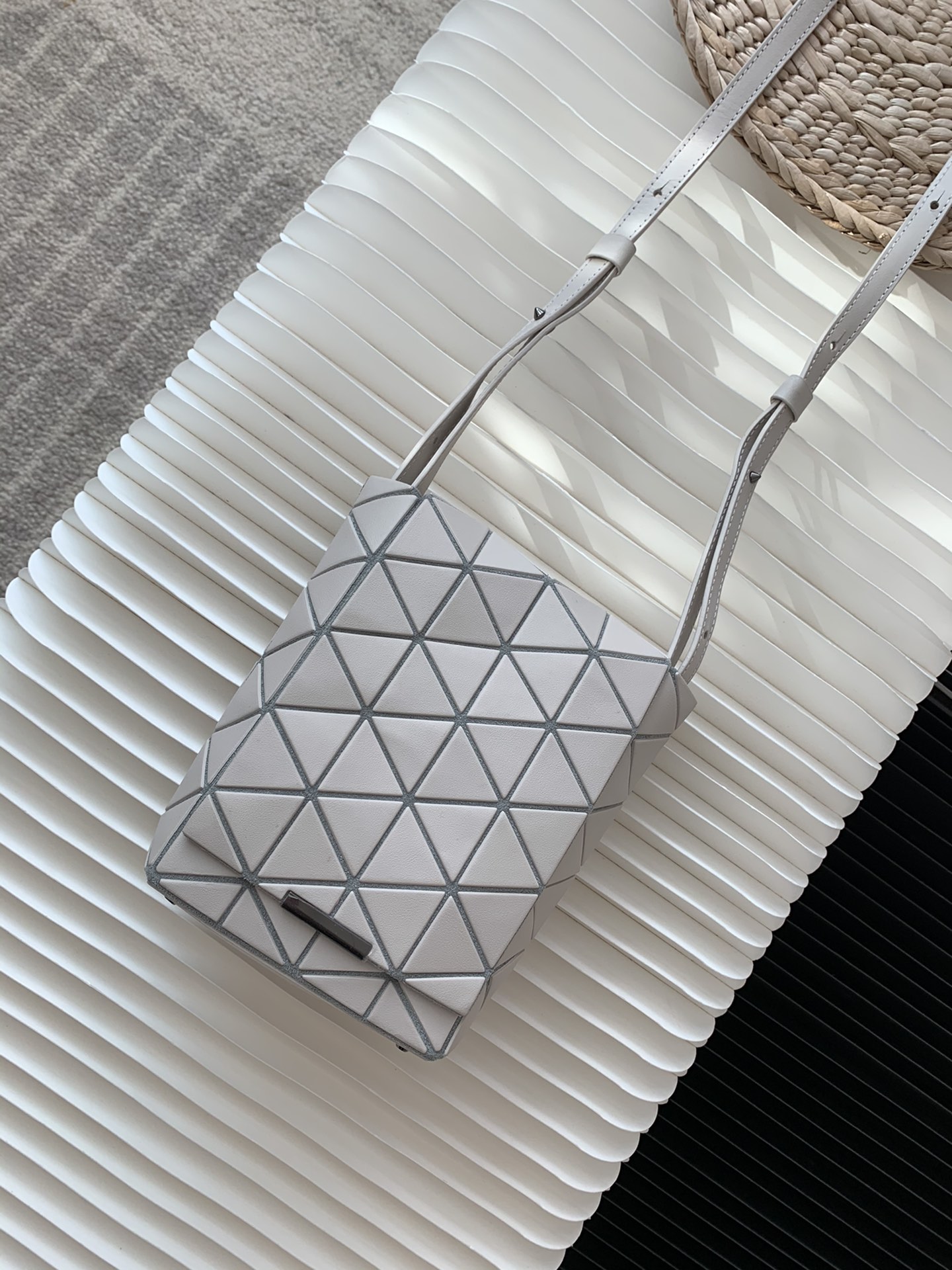 三宅一生｜ISSEY MIYAKE 翻盖水晶包BB03-AG282