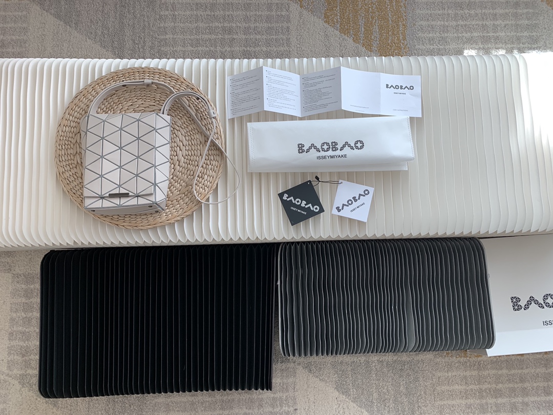 三宅一生｜ISSEY MIYAKE 翻盖水晶包BB03-AG282