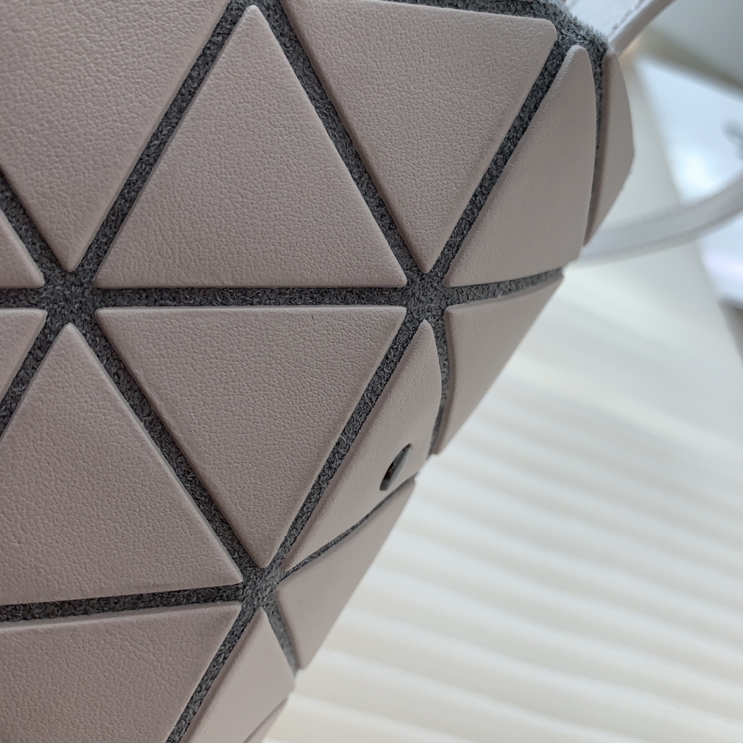 三宅一生｜ISSEY MIYAKE 翻盖水晶包BB03-AG282