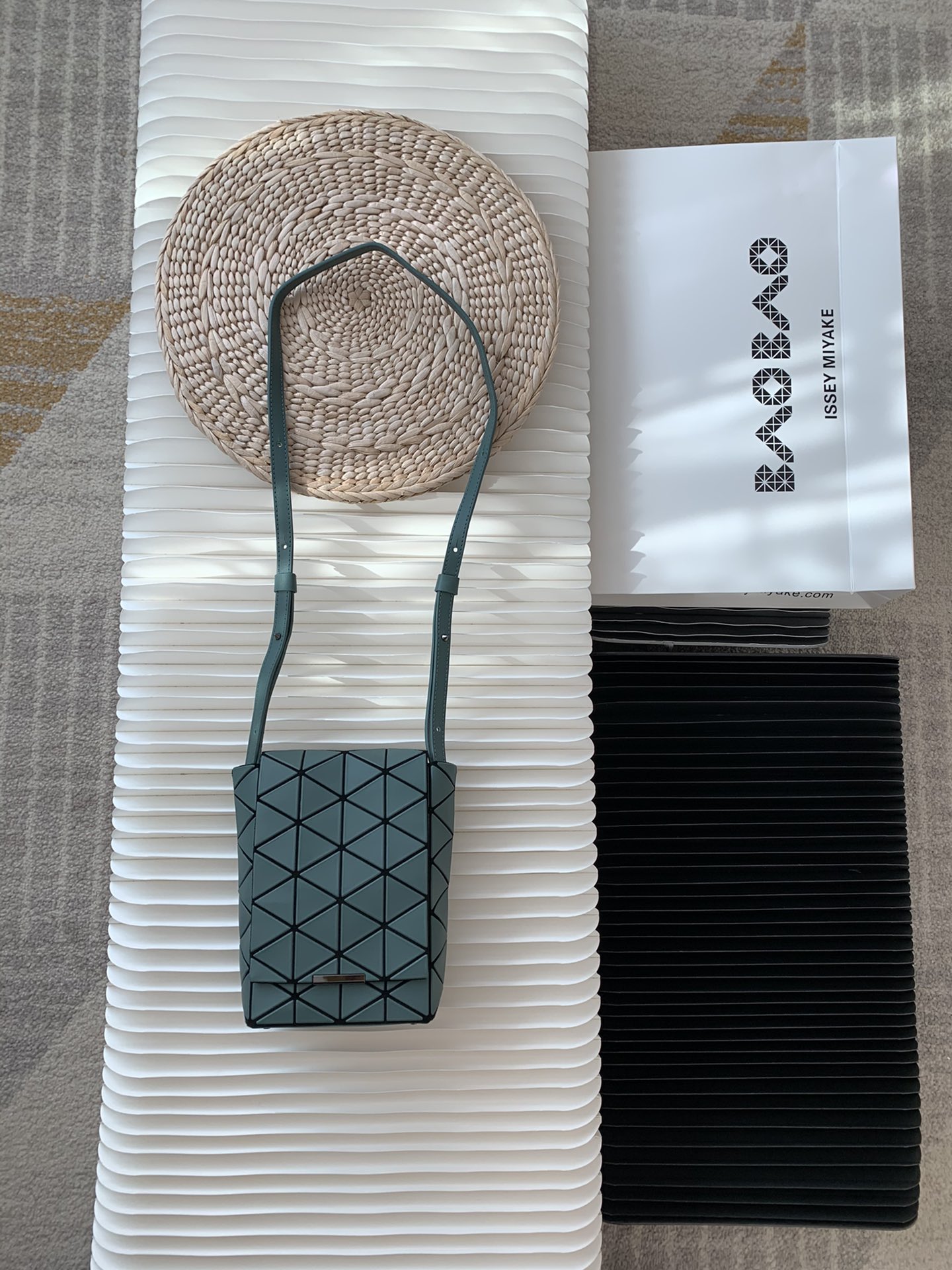 三宅一生｜ISSEY MIYAKE 翻盖水晶包BB03-AG282