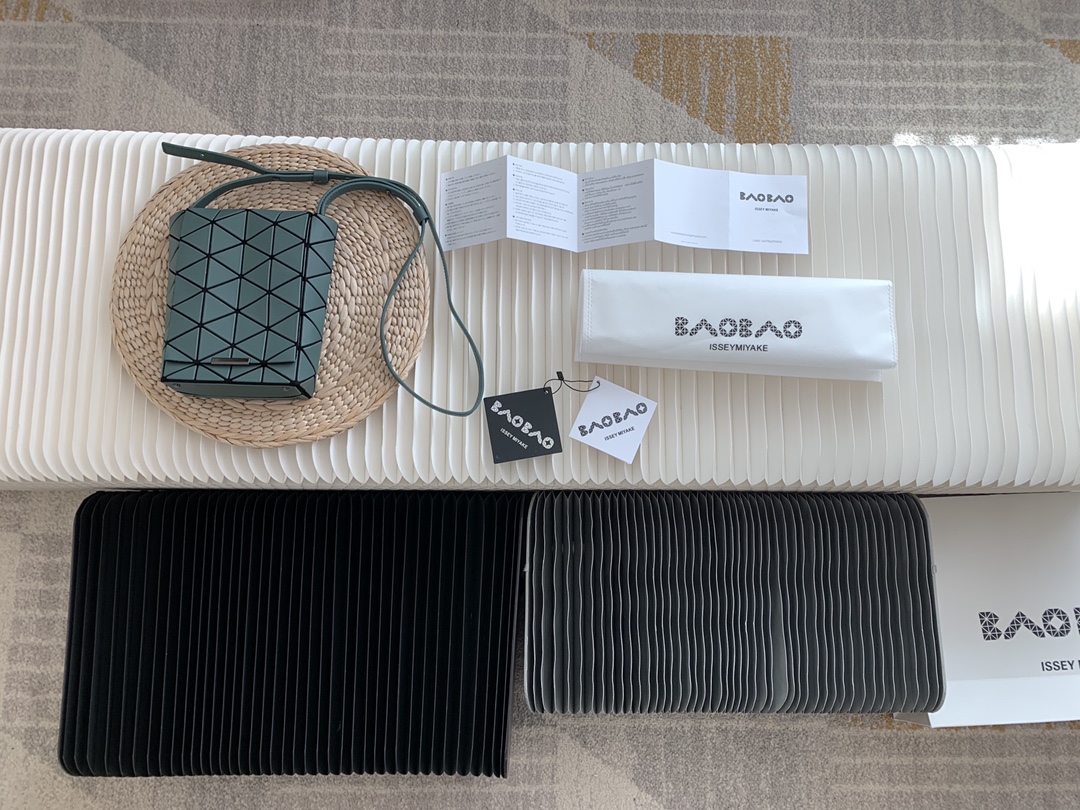 三宅一生｜ISSEY MIYAKE 翻盖水晶包BB03-AG282