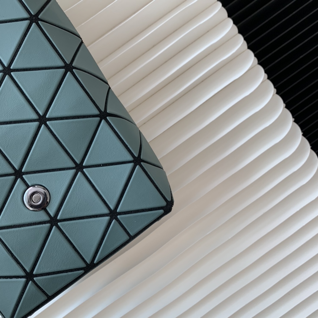 三宅一生｜ISSEY MIYAKE 翻盖水晶包BB03-AG282