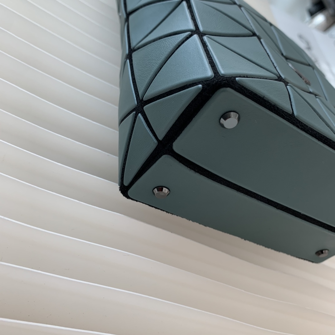 三宅一生｜ISSEY MIYAKE 翻盖水晶包BB03-AG282