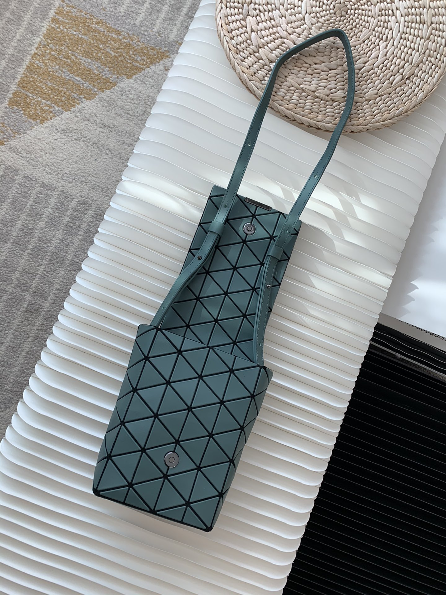 三宅一生｜ISSEY MIYAKE 翻盖水晶包BB03-AG282