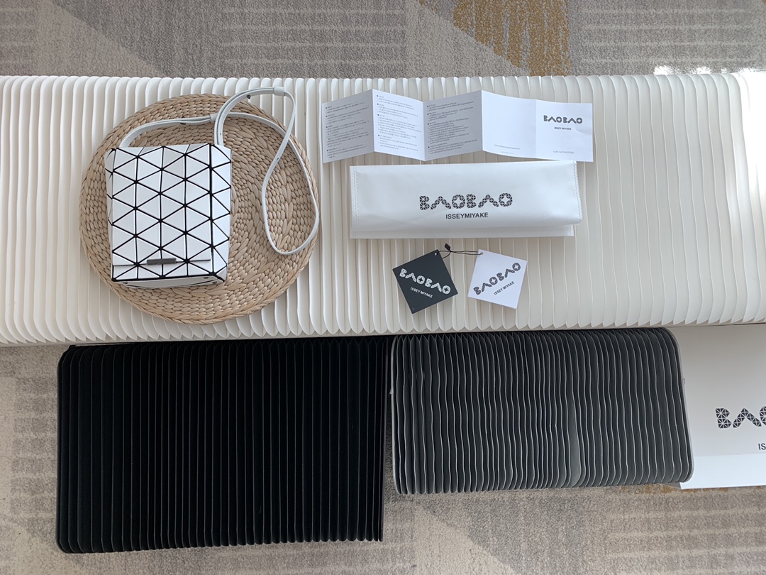 三宅一生｜ISSEY MIYAKE 翻盖水晶包BB03-AG282