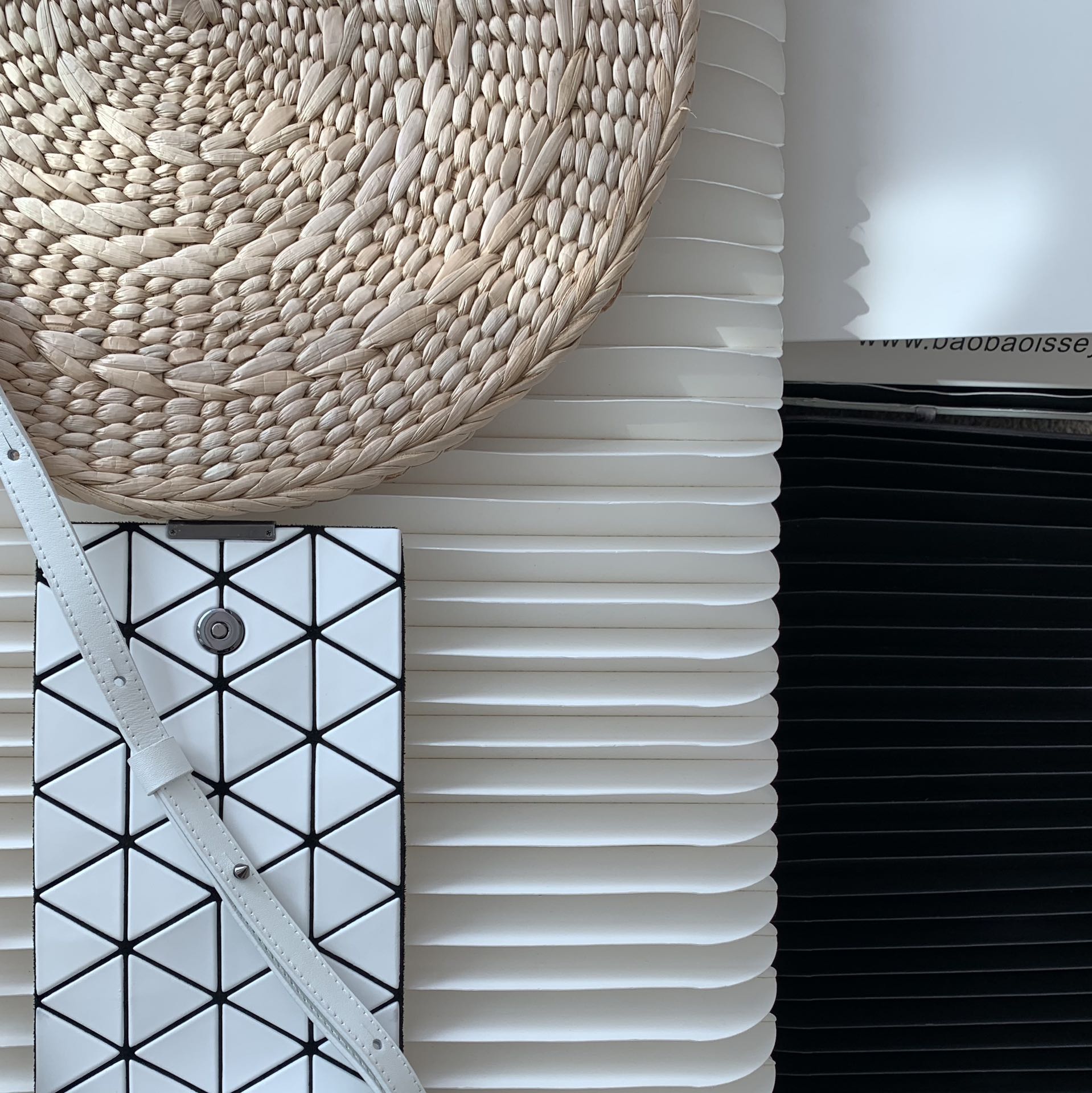 三宅一生｜ISSEY MIYAKE 翻盖水晶包BB03-AG282