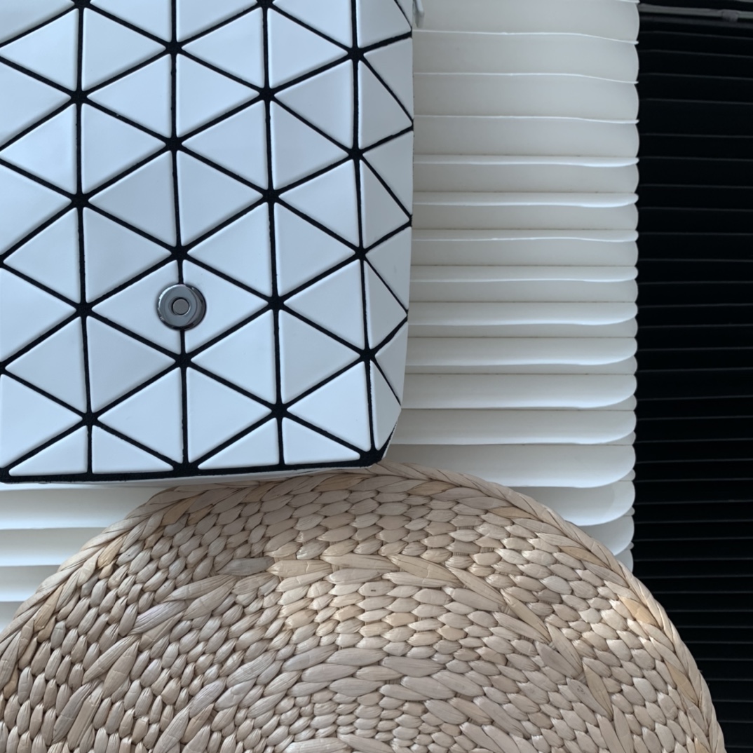 三宅一生｜ISSEY MIYAKE 翻盖水晶包BB03-AG282