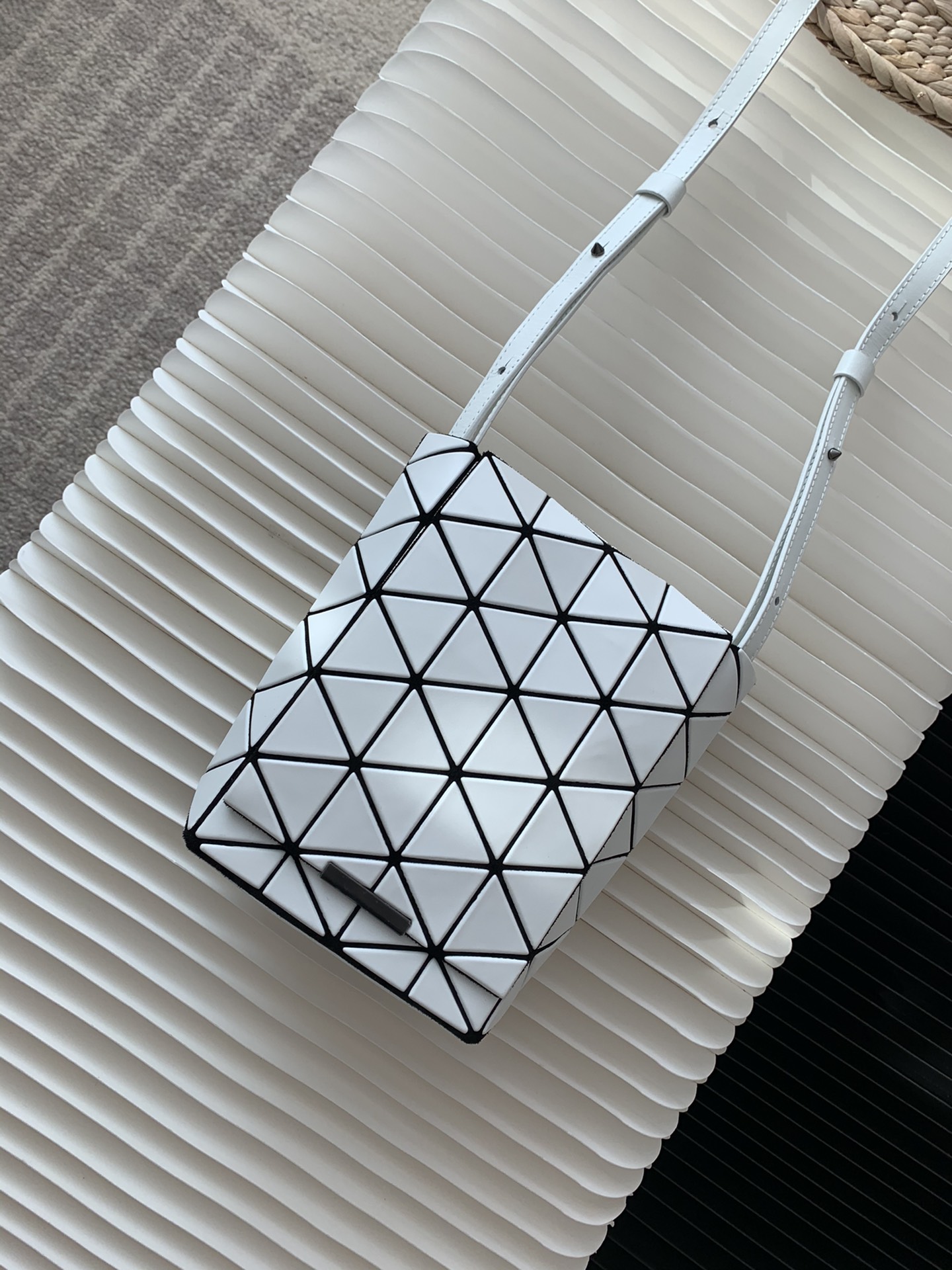 三宅一生｜ISSEY MIYAKE 翻盖水晶包BB03-AG282