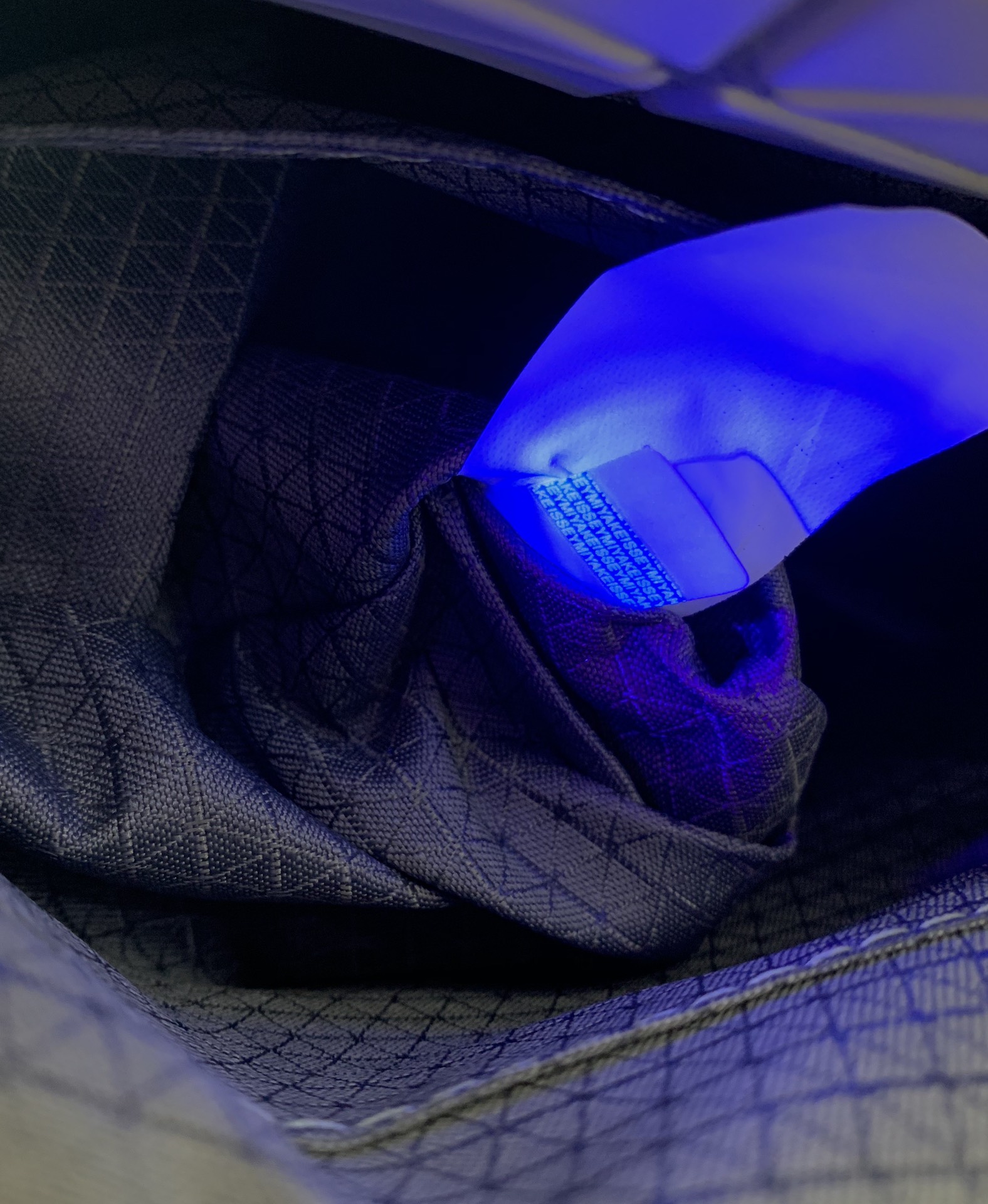 三宅一生｜ISSEY MIYAKE 翻盖水晶包BB03-AG282