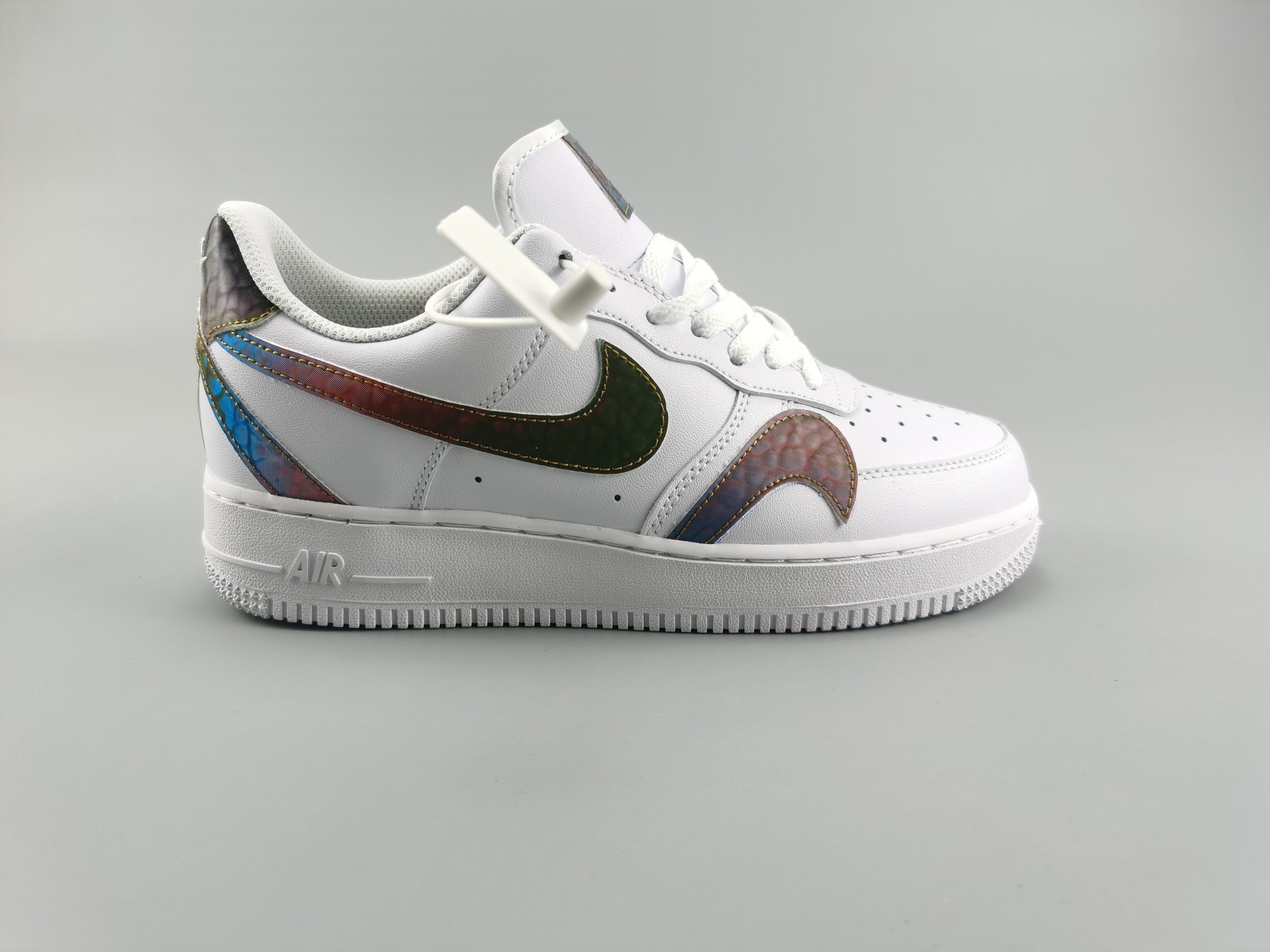 ♨️价格：120 ♨️简介：Nike Air Force 1 AF1空军一号炫彩倒钩板鞋CK7214-101，36至44真标带半码