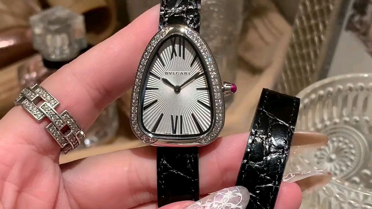 Bvlgari 宝格丽长皮表带镶钻女表视频欣赏
