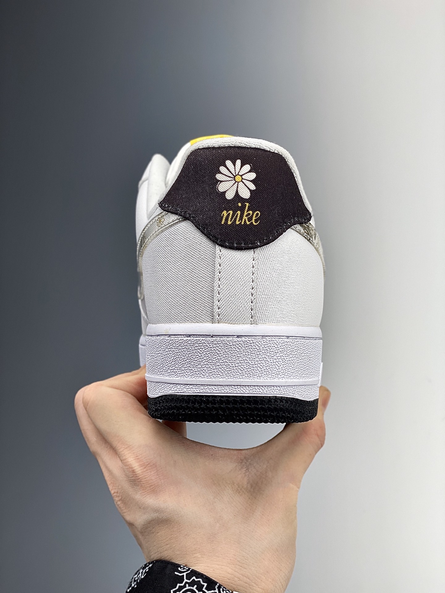 160    Nike Air Force 1 空军一号低帮运动休闲板鞋 CW5571-100