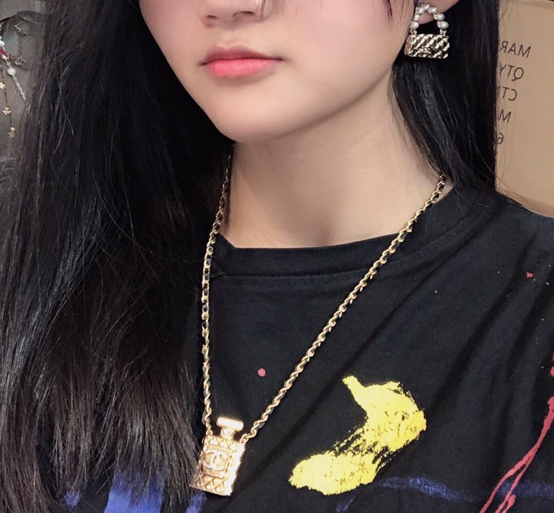 官网打版 小香 CHANEL 包包耳钉耳坠。 优雅大方精工设计   雕刻 非常修饰脸型    青春活力 