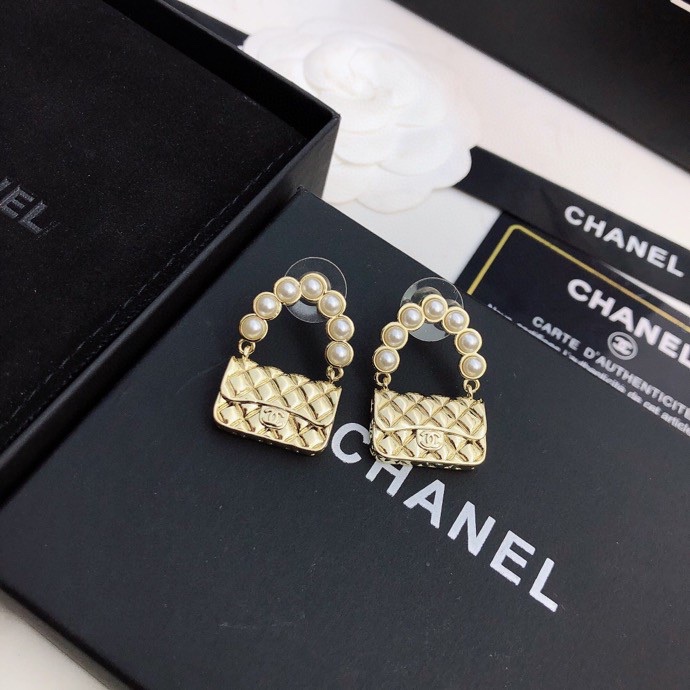 官网打版 小香 CHANEL 包包耳钉耳坠。 优雅大方精工设计   雕刻 非常修饰脸型    青春活力 