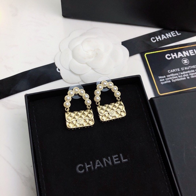 官网打版 小香 CHANEL 包包耳钉耳坠。 优雅大方精工设计   雕刻 非常修饰脸型    青春活力 